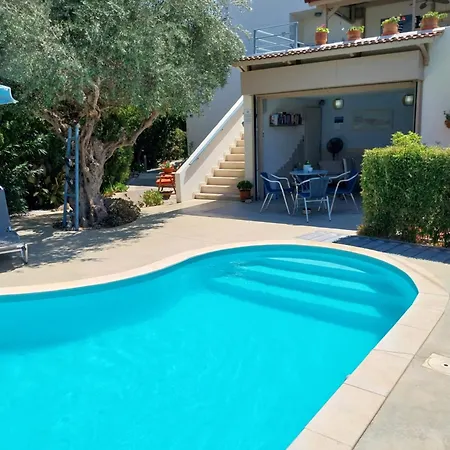 Chariklia Aparthotel *